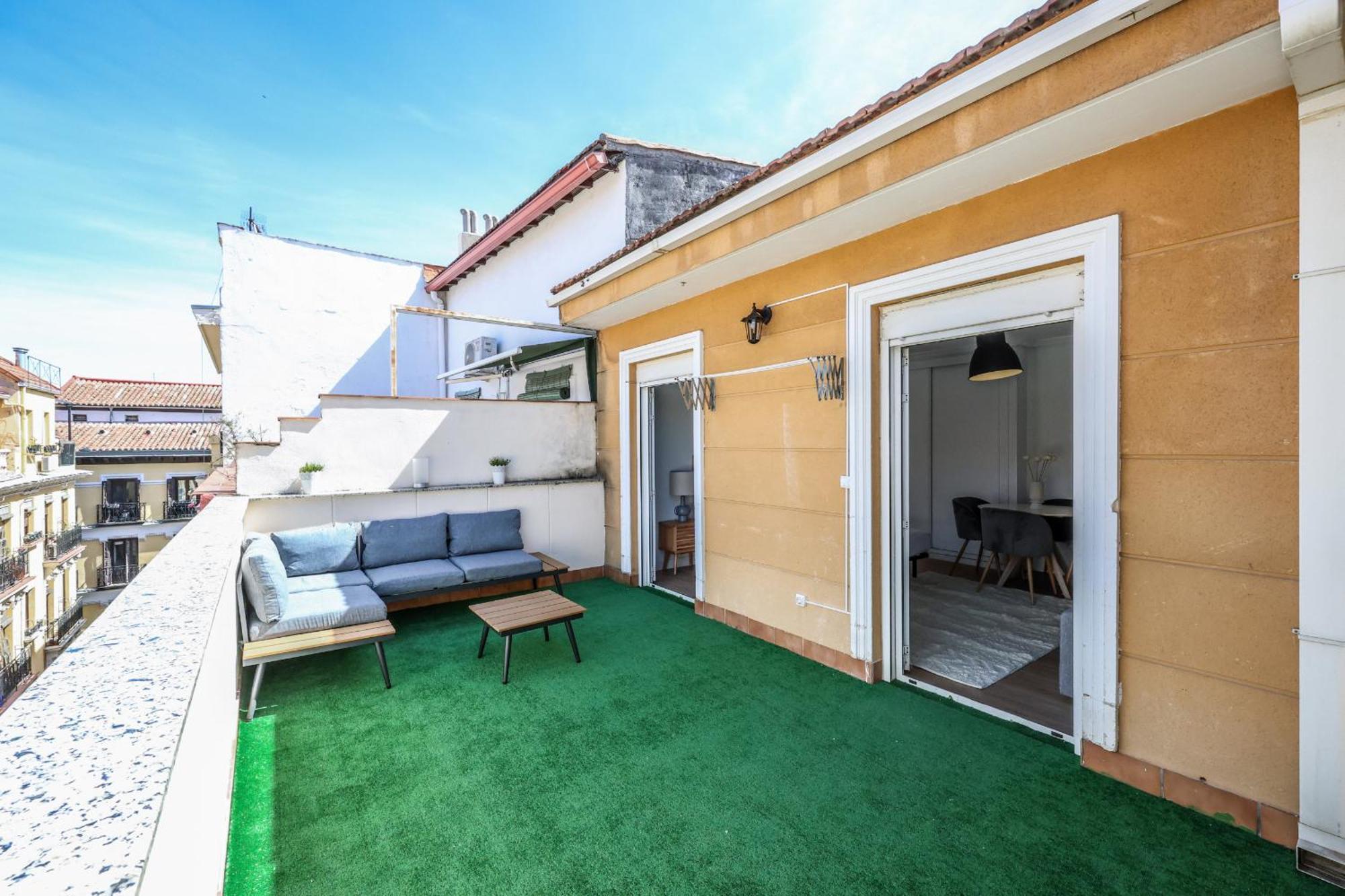 Atico Reformado Con Terraza En Tirso De Molina Para 4 Personas Alquiler Temporal Madrid Buitenkant foto